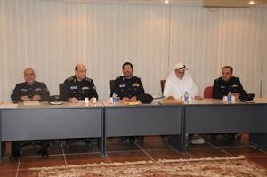 اللواء يوسف الانصاري متوسطا عددا من قيادات الاطفاء