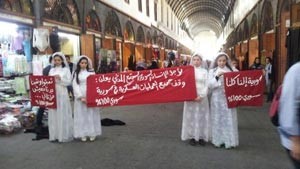 بالفيديو.. اعتقال «الحمام الأبيض» بقلب دمشق.. وولادة أصغر سجين بالعالم لأم رهينة
