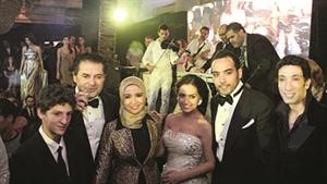 راغب علامة يضع يده على كتف حنان ترك﻿