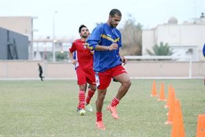 بدر المطوع خلال التدريب الاخير للازرق قبل التوجه الى تركيا	 عادل اليعقوب﻿