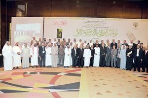 جانب من المشاركين في مؤتمر الصحافة الاسلامية في لقطة تذكارية﻿