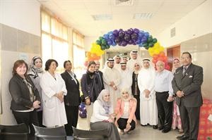 متطوعو بنك بوبيان ومسؤولو المستشفى ﻿