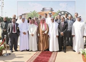الشيخ دابراهيم الدعيج يتوسط سامي الرشيد وعلي الهاجري وقيادات من القطاع النفطي قبل الحدث﻿
