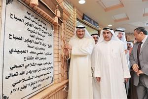 دعلي العبيدي يزيح الستار عن لوحة المركز
