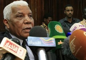وزير الاعلام السوداني احمد بلال عثمان خلال مؤتمر صحافي عقده في الخرطوم امس رويتز