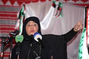 منى الغريب متحدثة خلال افتتاح مقرها الانتخابي