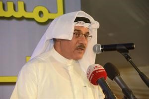 خالد عيسى الشطي متحدثا في افتتاح مقره﻿