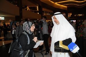 المرشد متحدثا للزميلة دارين العلي
