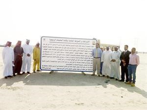 احدى اللافتات بعد تركيبها في بر الجليعة
