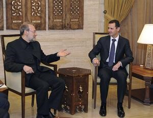 الرئيس السوري بشار الاسد مستقبلا رئيس مجلس الشورى الايراني علي لاريجاني رويترز