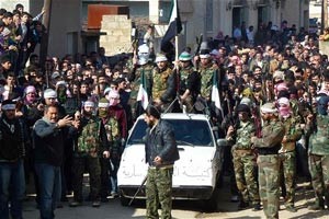 الجيش النظامي يقصف درعا وريف دمشق ودير الزور و«الحر» يسيطر على قاعدة عسكرية في الميادين.. ومنطقة نفطية
