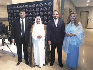 مبارك ناصر الساير متوسطا الزميل فريد سلوم وسوزان شهاب والزميل زياد مجذوب