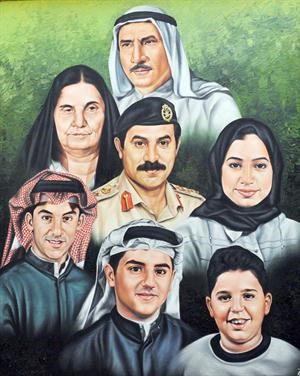 المرشح عبدالله المعيوف مع افراد عائلته﻿
