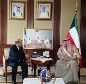 الشيخ صباح الخالد خلال لقائه السفير التونسي الصغير الفنطاسي﻿