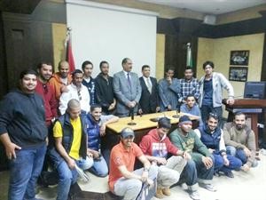 دعطية الشمري مع الطلبة الدارسين في جامعة البترا
