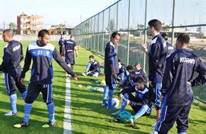 لاعبو الازرق يواصلون تدريباتهم في معسكر انطاليا﻿