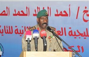 العقيد حميد دحل يلقي كلمة البطول	 متين غوزال﻿