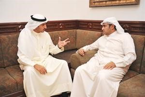 المرشح نواف اللافي متحدثا للزميل ناصر الوقيت