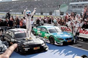 سائقو BMW يحتفلون بفوزهم في سباقات الماسترز الالمانية
