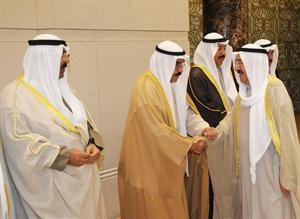 الشيخ جابر العبدالله والشيخ فيصل السعود والشيخ مشعل الاحمد في وداع صاحب السمو﻿