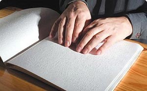 شبكة من الأقطاب الكهربائية لمساعدة فاقدي البصر على القراءة بطريقة بريل