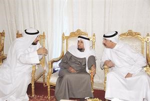 حديث بين المضاحكة وبعض الحضور