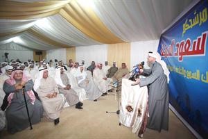 سعود السمكة متحدثا الى ناخبي الدائرة الثالثة﻿