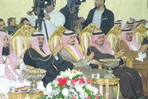 الحضور في مقر بن حثلين