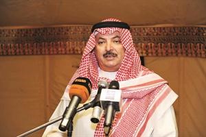 مرشح الدائرة الرابعة النائب السابق ناصر الدويلة متحدثا للحضور سعود سالم