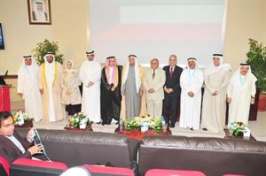 دعبداللطيف البدر متوسطا المكرمين في اللقاء ودحياة الحجياسامة ابوعطية﻿