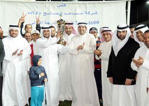 عميد اسطبل الابرق يتسلم كاس مساعد الصالح﻿