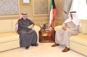 الشيخ محمد الخالد خلال لقائه السفير دعبدالعزيز الفايز﻿