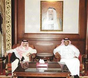 الشيخ مبارك الدعيج خلال لقائه ممهند سليمان﻿
