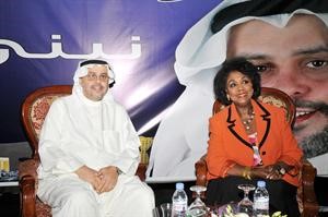 دحمد التويجري بجوار الاعلامية منى طالب