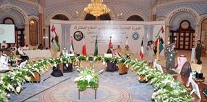 صاحب السمو الملكي الامير سلمان بن عبدالعزيز مترئسا اجتماع وزراء الدفاع الخليجيين﻿
