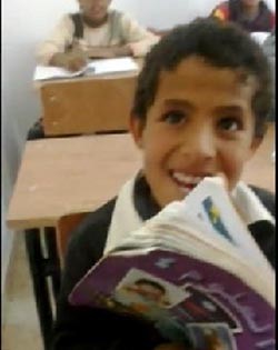 بالفيديو.. معلمان يصوران سخريتهما من كسل طالب ابتدائي ويصفانه بأنشتاين الاردن