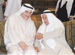 عبدالواحد العوضي مع احد كبار السن﻿