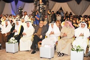 الوزير الاسبق عبدالرحمن العوضي في مقدمة الحضور﻿