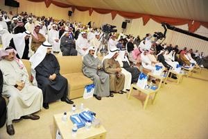 ابناء الدائرة الرابعة في مقر المرشح عبداللطيف المناور﻿