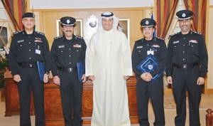 الشيخ مشعل الجابر متوسطا المكرمين