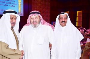عبدالعزيز العوضي والزميل فيصل القناعي والفنان جاسم النبهان﻿