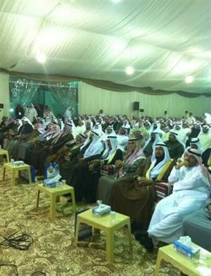 ابناء الدائرة الرابعة خلال افتتاح مقر المرشح عمش الطوالة الشمري﻿