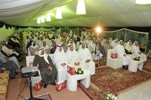 حشد من ابناء الدائرة في مقر الكندري﻿