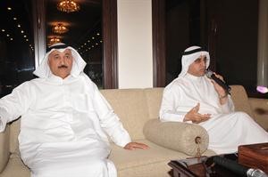  احمد المليفي متحدثا وبجانبه هشام الشايع
