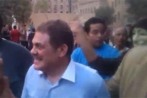 بالفيديو.. ضرب السيد البدوي على قفاه في ميدان التحرير