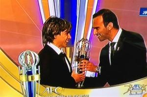البرازيلي روجيريو يتسلم جائزة افضل لاعب اجنبي في اسيا﻿