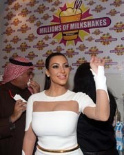 كيم كارديشيانتحيي الحضور
