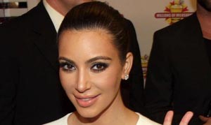 بالفيديو.. استقبال جنوني لكارديشيان في الكويت وأميركا طالبت بتوفير حماية أمنية كاملة لها