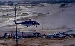 بالفيديو: طيار سعودي ابهر الجميع بانقاذ مواطنين من السيول بطريقة تستحق الإشادة