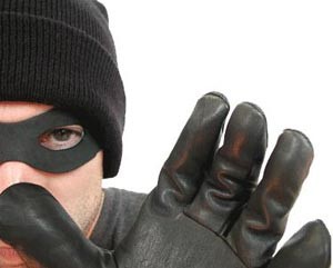 سرقة ماكينة طوابع من مؤسسة تعليمية.. وقطعة حديد تستنفر «المتفجرات»